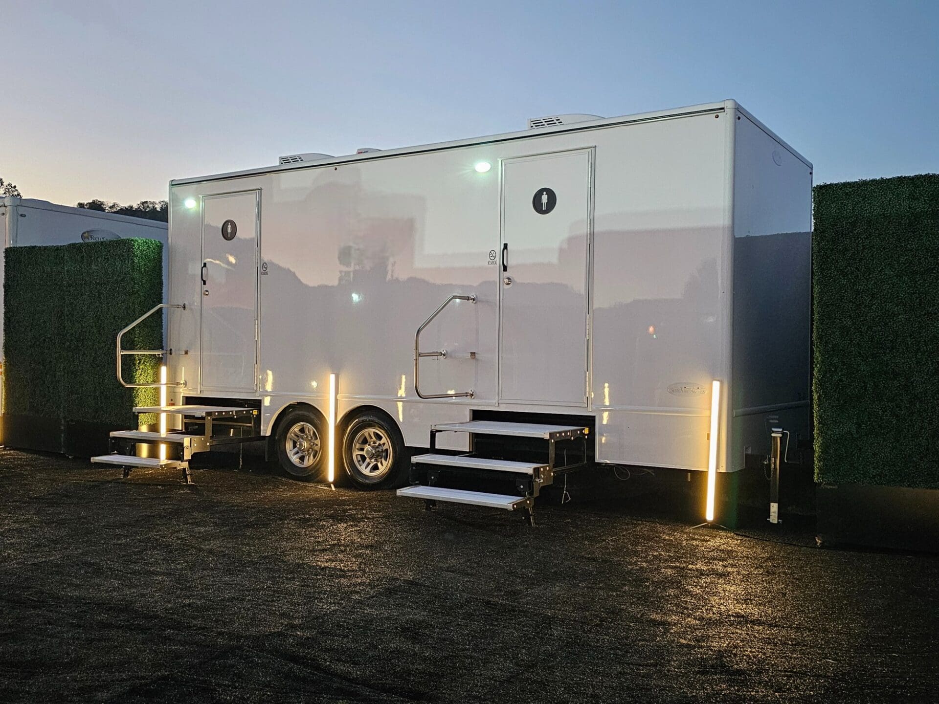portable bathroom rental chattanooga tn with 8 stalls